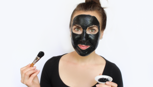 homemade-diy-natural-blackhead-busting-blackout-mask-with-activated-charcoal-1080x675